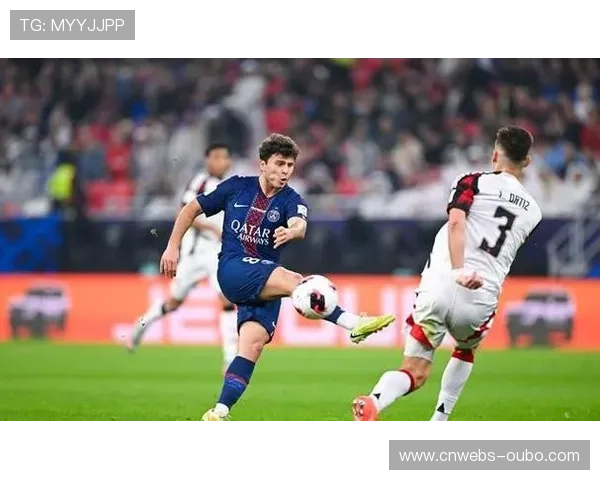 帕尼切利主罚点球被巴黎圣日耳曼门将萨福诺夫扑出